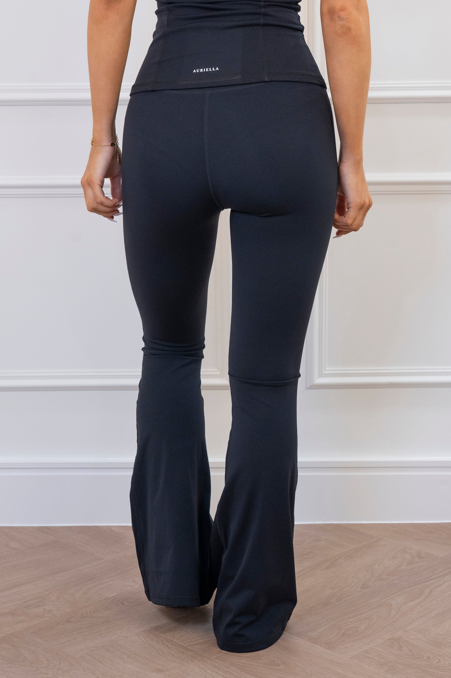 Signature Flared Legging - Black